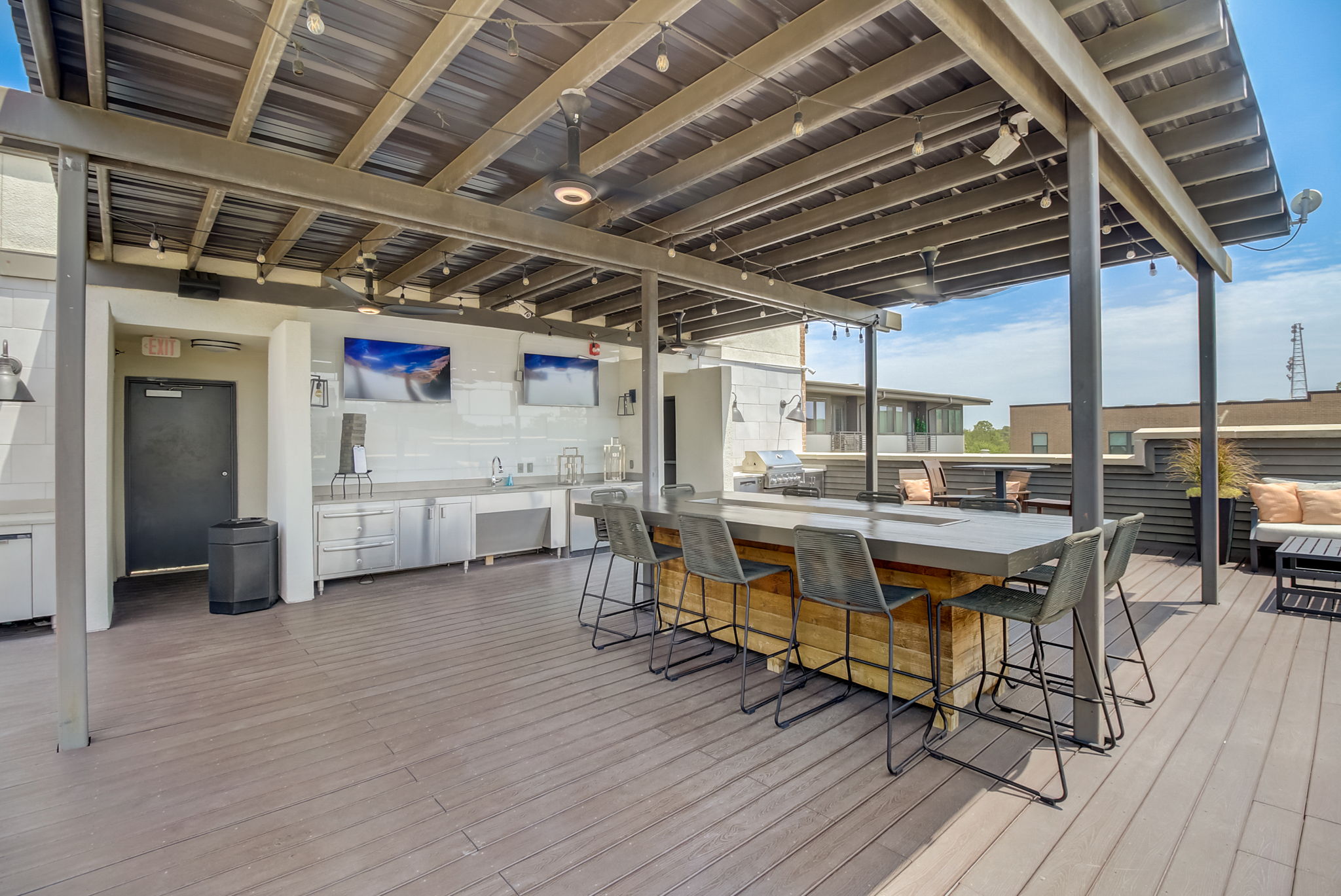 Loft and Row Image 21
